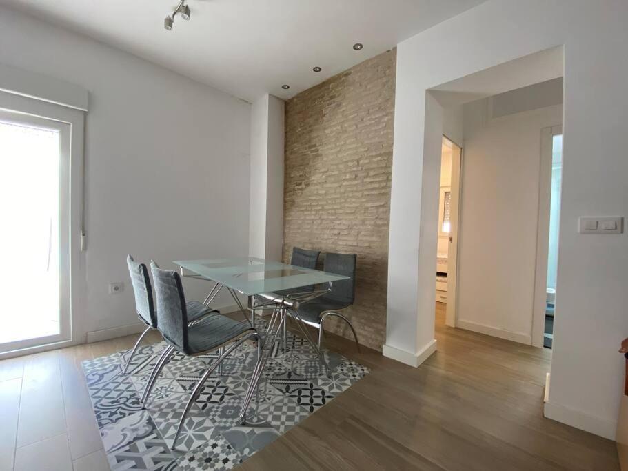 Central And Cozy Apartment In Seville Exterior photo